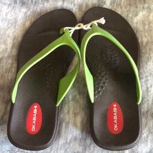 Okabashi green flip flops size small